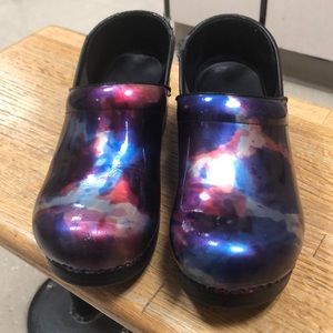 Dansko water color patent clogs !